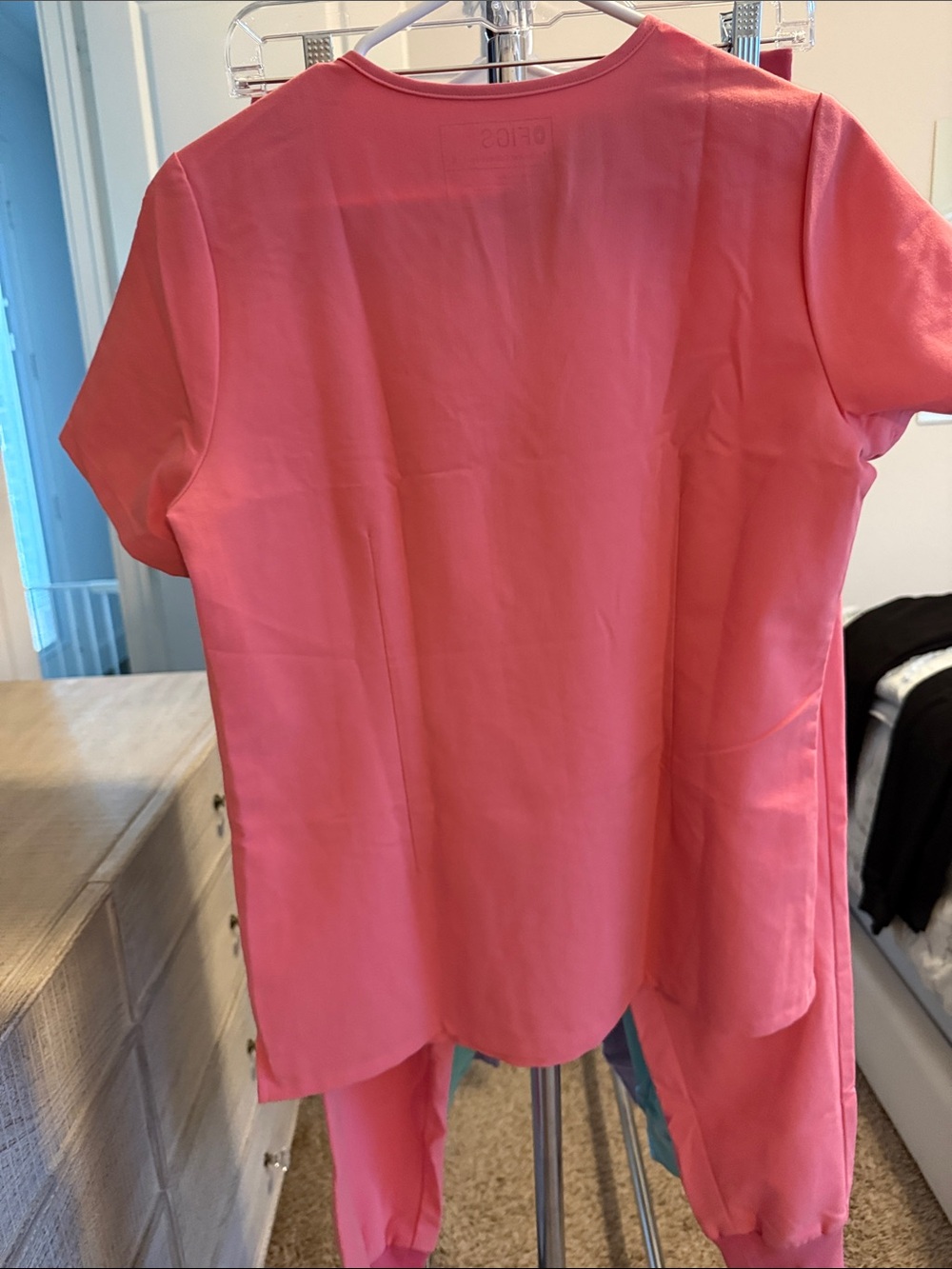 Figs Scrub set in Melon or Coral - small - Picture 3 of 7